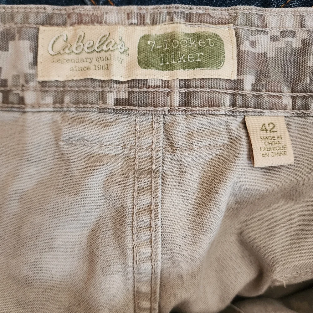 Cabela's Cargo Shorts Mens 42 Digital Camo 7 Pocket Hiker